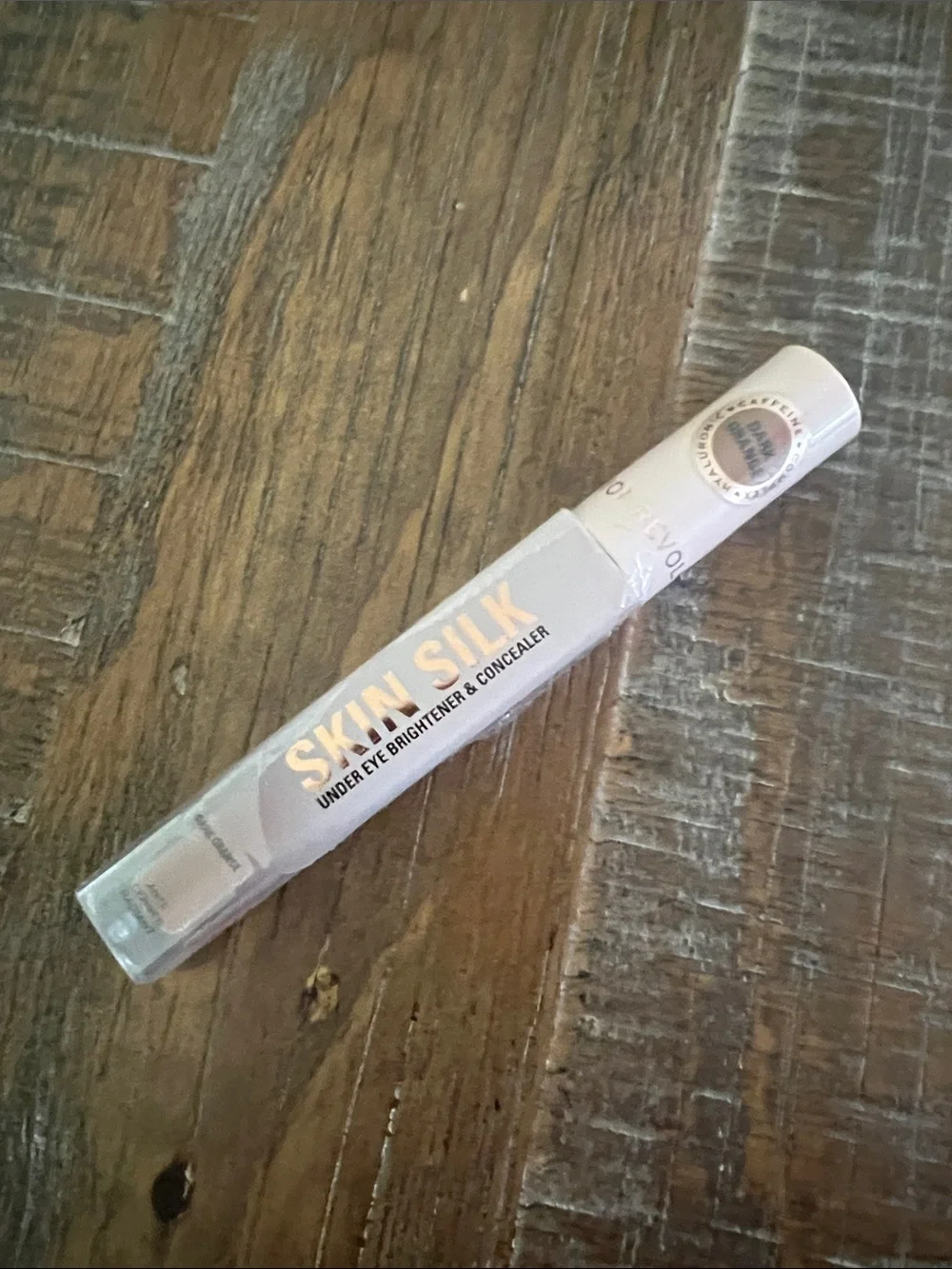 Revolution Skin Silk Under Eye Brightener & Concealer – Light Beige
